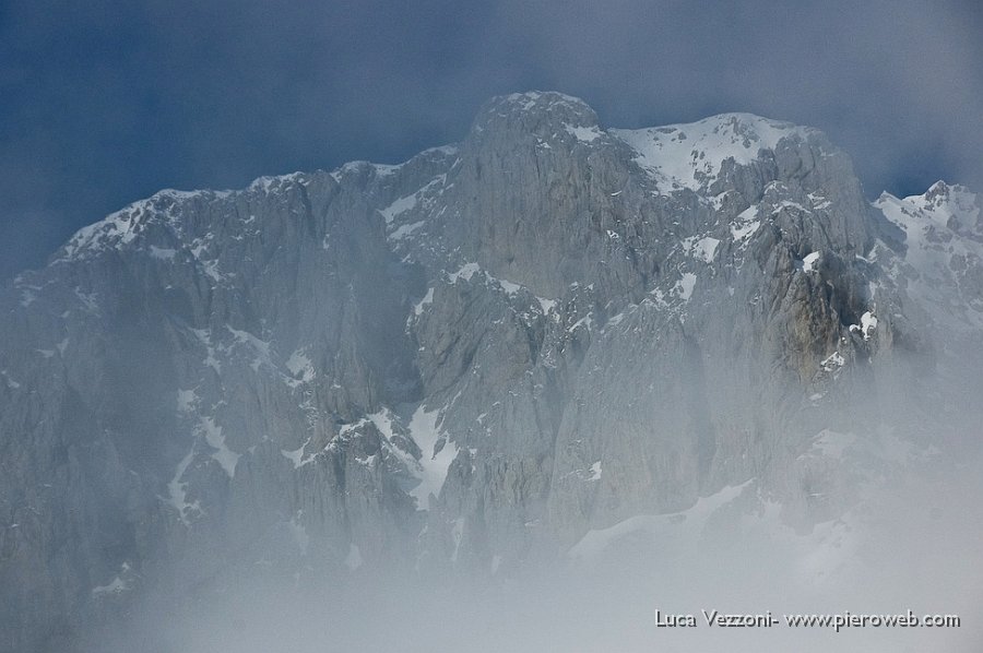 03-Pareti nella nebbia.jpg